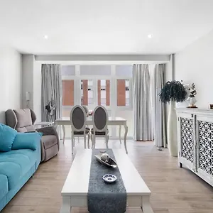 Cozy In Stylish Flat Just Steps From The Habitación en casa particular Cádiz